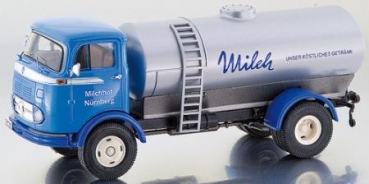18225 Mercedes-Benz LP911 Tankwagen Milch, blau 1:43