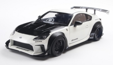 421186461	Toyota GR86 LBWK Body Kit 2024 pearl white	1:18