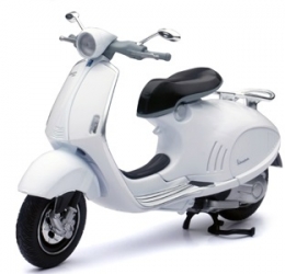 57613W	Vespa 946 white 1:12