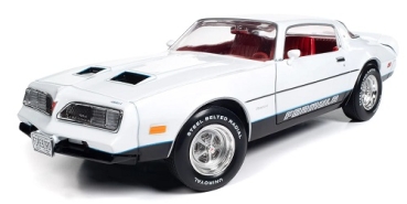 AMM1318	1977 Pontiac Firebird Formula Cameo White	1:18