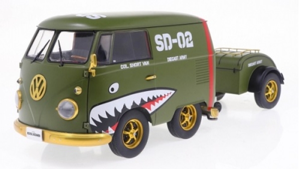 421186411	VW Kool Kombi Army Fighter 2023	1:18