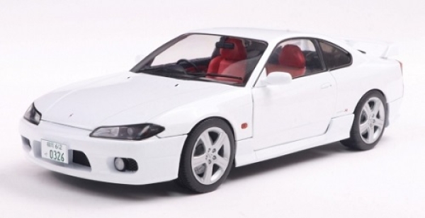 421186446	Nissan Silvia S15 Spec-R Aero 1999 Aspen white	1:18
