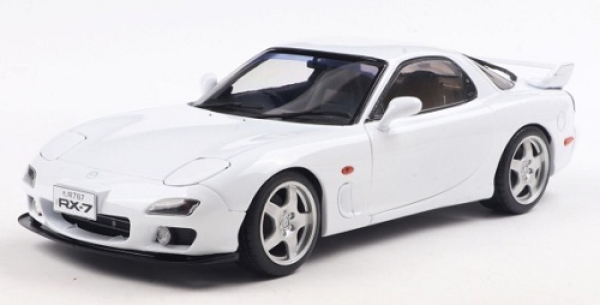 421186497	Mazda RX-7 (FD3RS) 2001 snow white	1:18